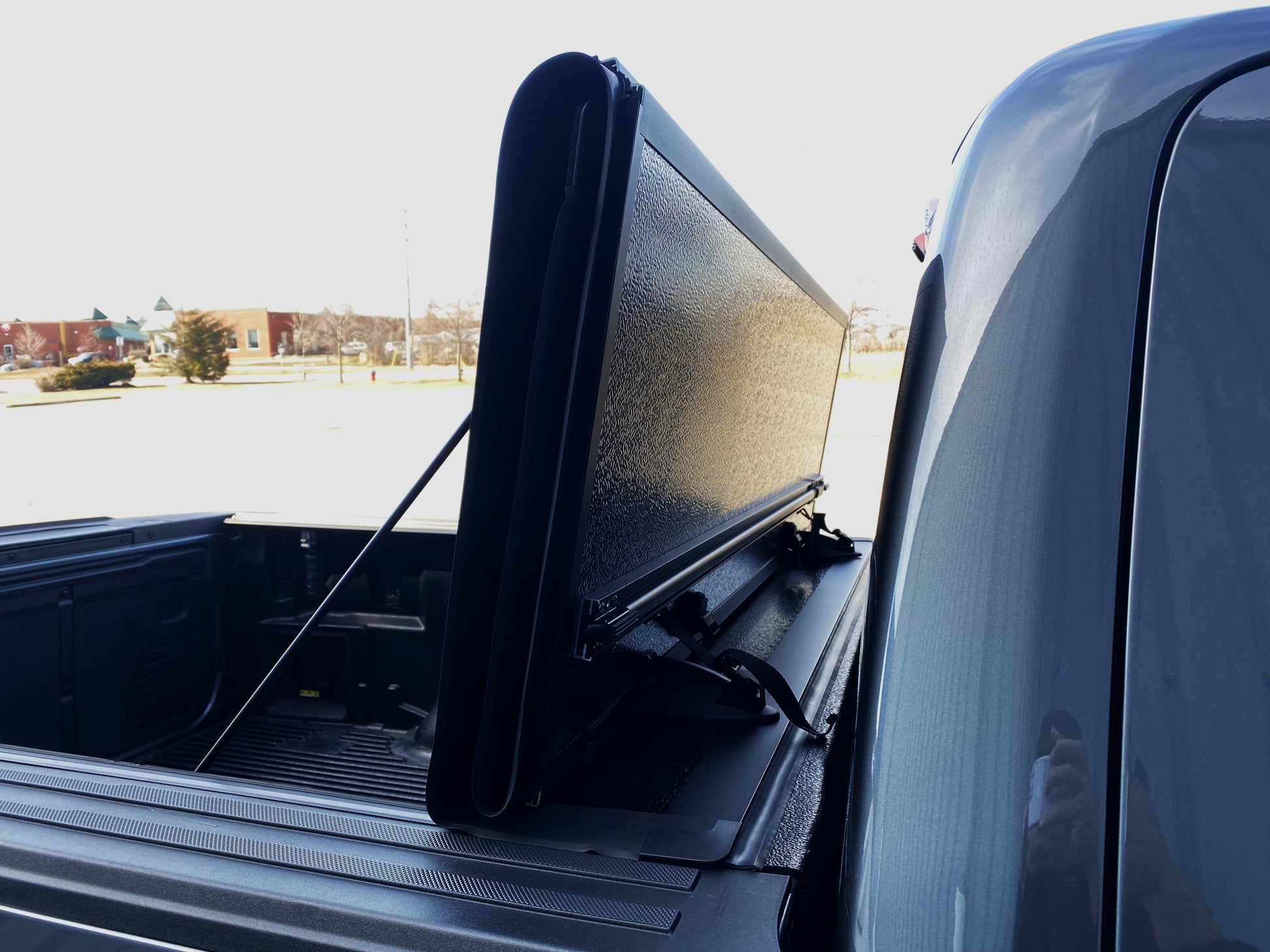 08 Hard tonneau cover flip up front.